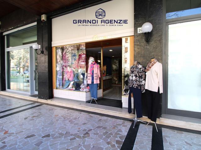 Locale Commerciale in vendita a Salsomaggiore Terme, Reggio Emilia