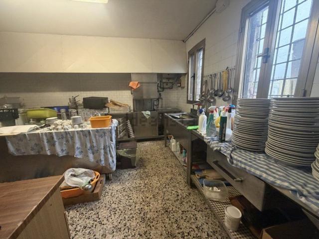 Locale Commerciale in vendita a Mira, Veneto