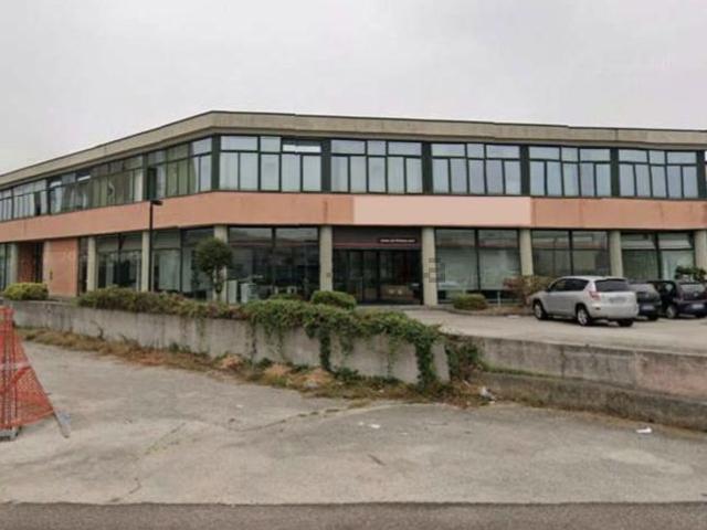 Locale Commerciale in vendita a Santo Lampertico, Thiene