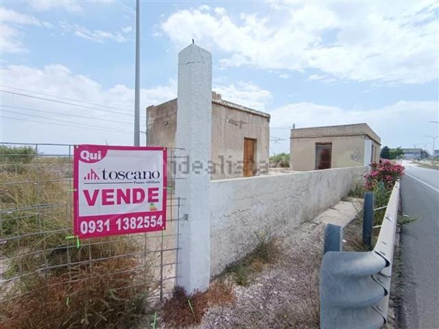 Locale Commerciale in vendita a Melilli, Siracusa