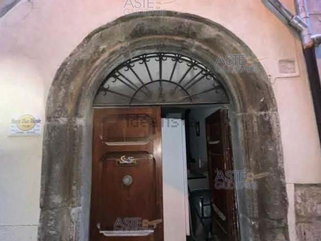 Locale Commerciale in vendita a Gallese, Viterbo