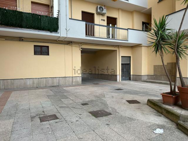Locale Commerciale in vendita a Sant'egidio Del, Campania