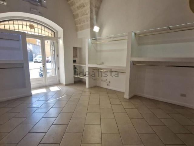 Locale Commerciale in vendita a Puglia, Brindisi