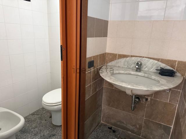 Locale Commerciale in vendita a Unione dei Comuni I Fontanili, Bubbiano