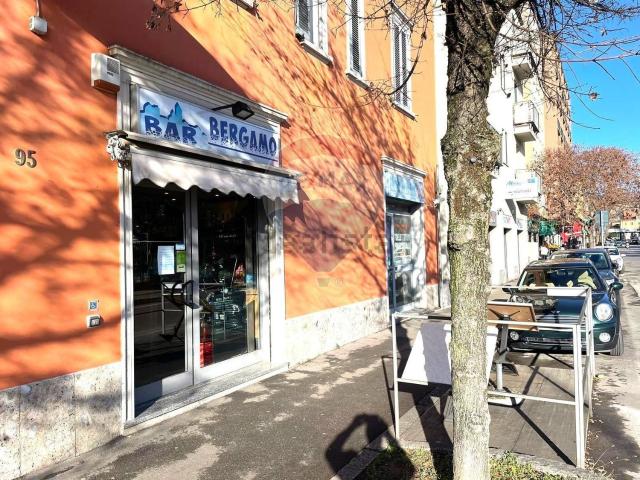 Locale Commerciale in vendita a Carnovali, Bergamo
