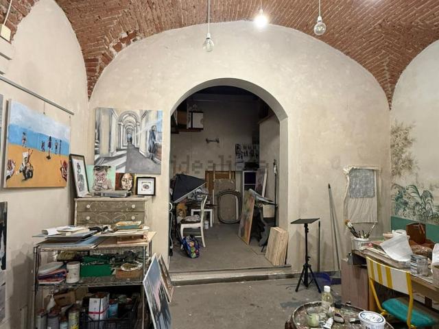 Locale Commerciale in vendita a Prato, Toscana
