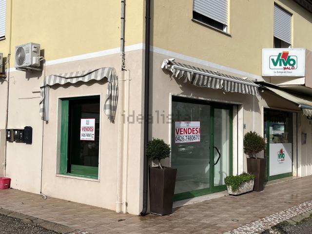 Locale Commerciale in vendita a Rosolina, Veneto