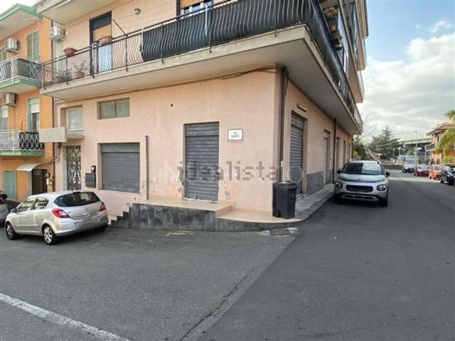 Locale Commerciale in vendita a San Paolo, Gravina Di Catania