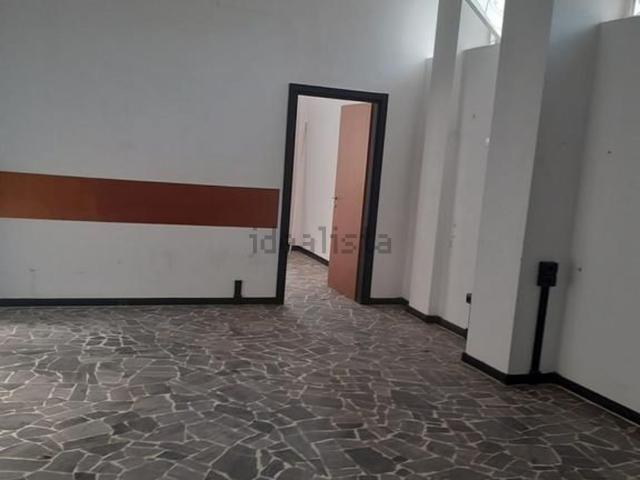 Locale Commerciale in vendita a Mariano al Brembo, Dalmine