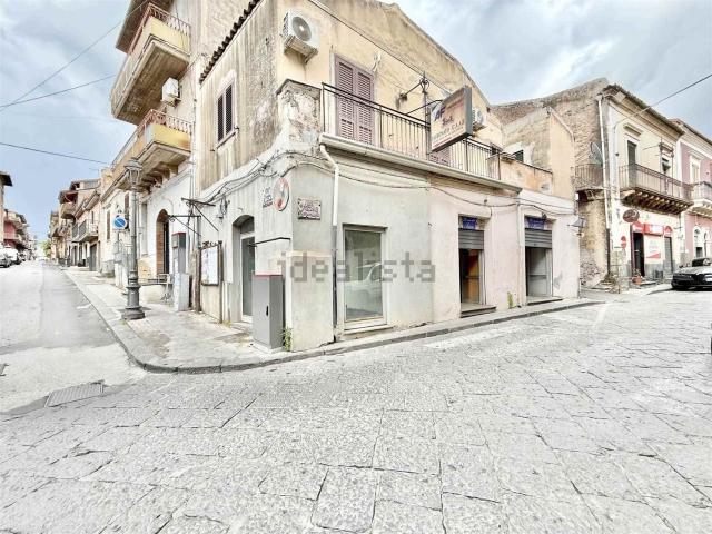 Locale Commerciale in vendita a Santa Maria Di Licodia, Sicilia