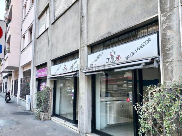 Locale Commerciale in vendita a Municipio 8 di Milano, Milano