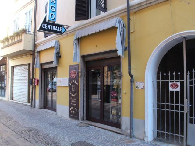 Locale Commerciale in vendita a Sermide e Felonica, Sermide