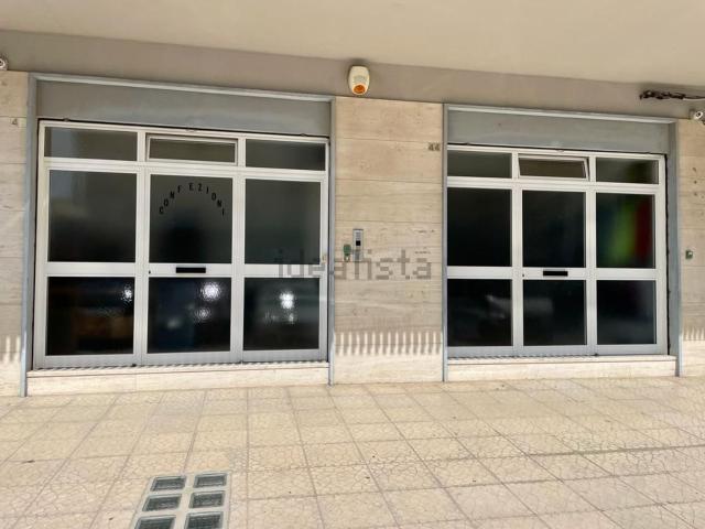 Locale Commerciale in vendita a Puglia, Barletta-andria-trani