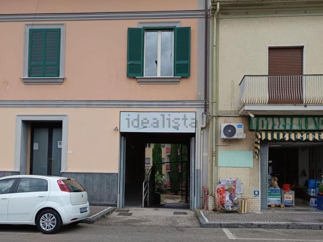 Locale Commerciale in vendita a Alvignano, Campania