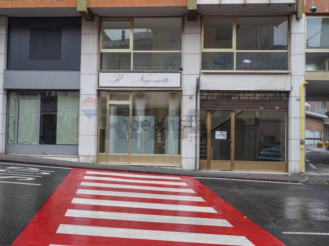 Locale Commerciale in vendita a Ponte San Pietro, Lombardia
