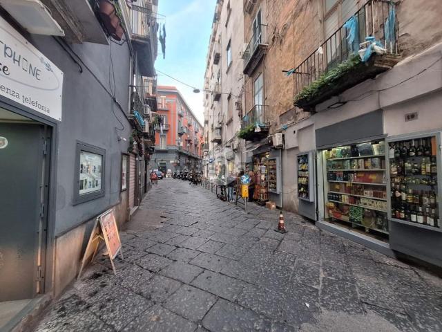 Locale Commerciale in vendita a Municipalità 5, Campania