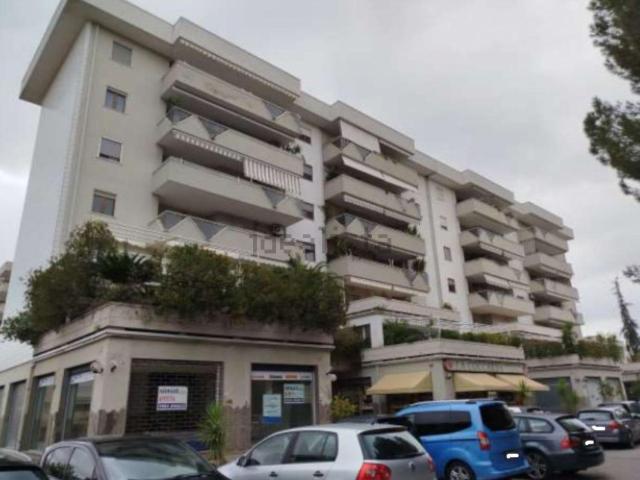 Locale Commerciale in vendita a Saporito, Rende