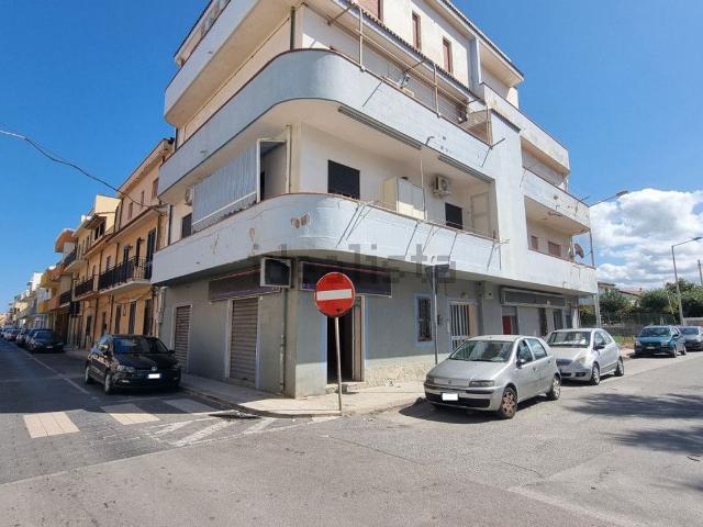 Locale Commerciale in vendita a Barcellona Pozzo Di Gotto, Sicilia