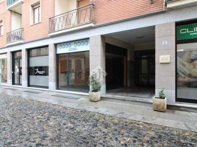 Locale Commerciale in vendita a Piemonte, Alessandria