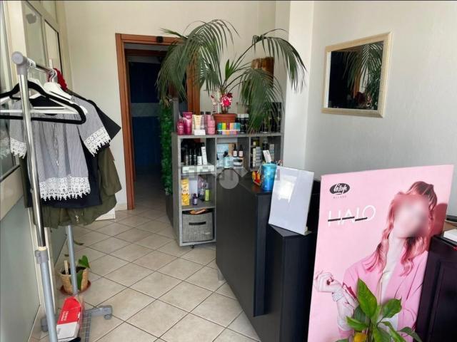 Locale Commerciale in vendita a Monteleone - Santa Rosalia, Cagliari