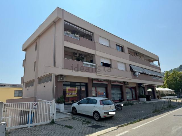 Locale Commerciale in vendita a Villa Verrocchio, Montesilvano