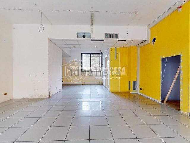 Locale Commerciale in vendita a Unione dei comuni Valli del Reno, Lavino e Samoggia, Reggio Emilia