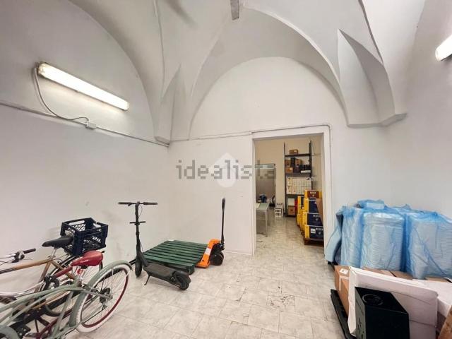 Locale Commerciale in vendita a Puglia, Taranto