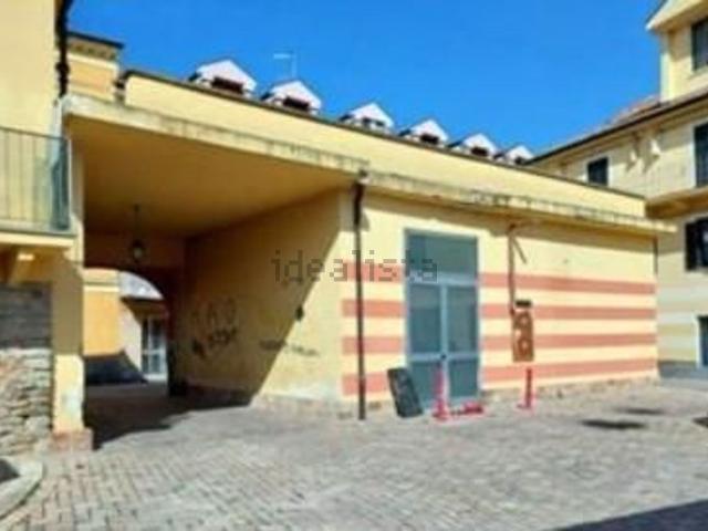 Locale Commerciale in vendita a Piemonte, Asti