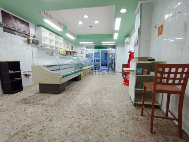 Locale Commerciale in vendita a Camaldoli, Campania