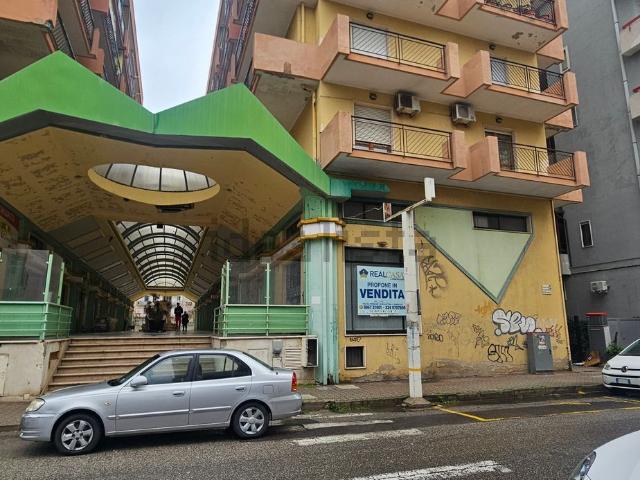 Locale Commerciale in vendita a Soverato Marina, Calabria