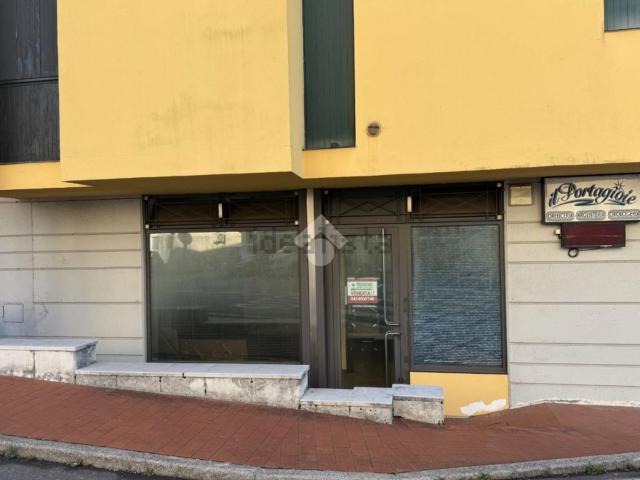 Locale Commerciale in vendita a Lugo Di Vicenza, Veneto