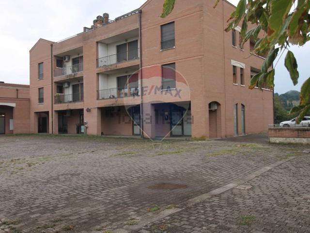 Locale Commerciale in vendita a San Giovanni Valdarno, Arezzo