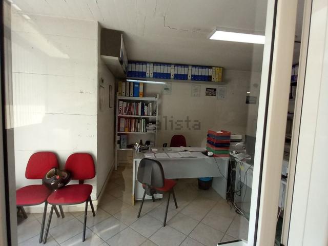 Locale Commerciale in vendita a Muraglia, Pesaro