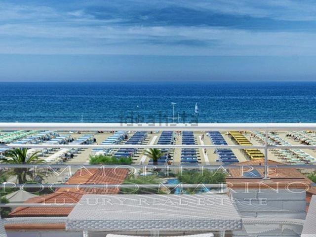 Locale Commerciale in vendita a Lido di Camaiore, Camaiore