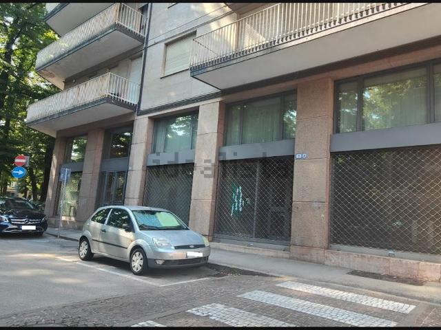 Locale Commerciale in vendita a Stanga, Padova