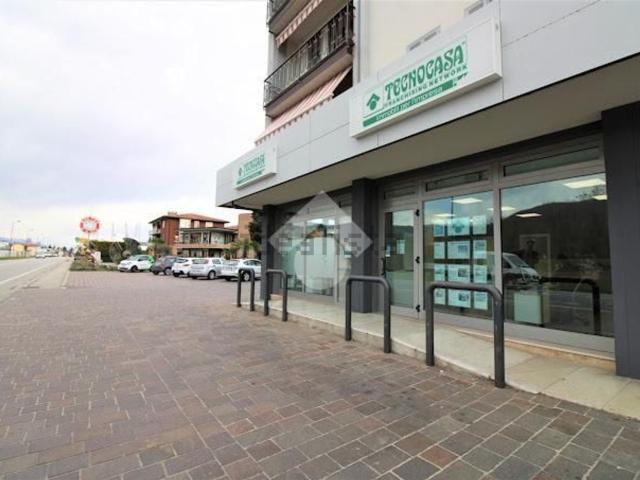 Locale Commerciale in vendita a San Lazzaro, Bassano Del Grappa