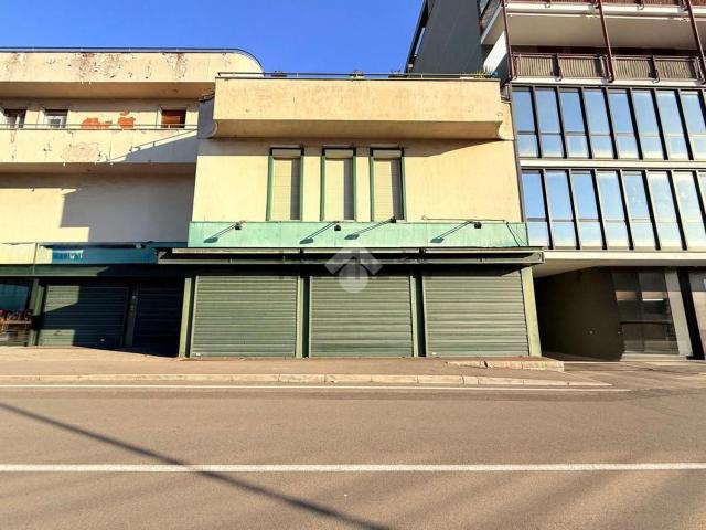 Locale Commerciale in vendita a Da là dal Punt, Lissone