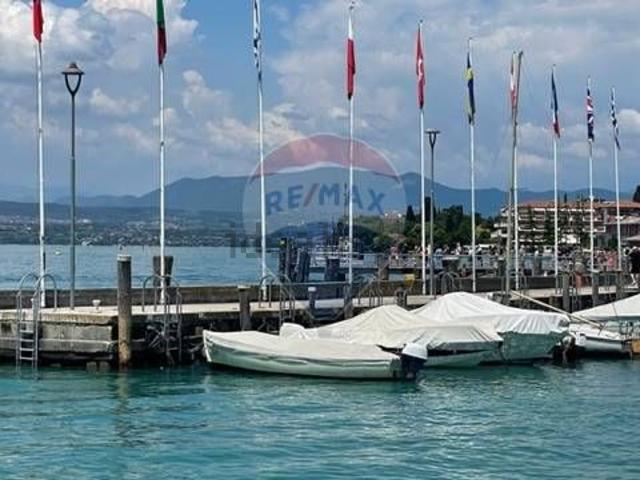 Locale Commerciale in vendita a Lugana, Sirmione