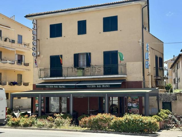 Locale Commerciale in vendita a Neghelli, Orbetello