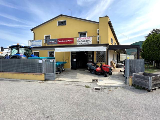 Locale Commerciale in vendita a Borgo Dolomiti, Adria