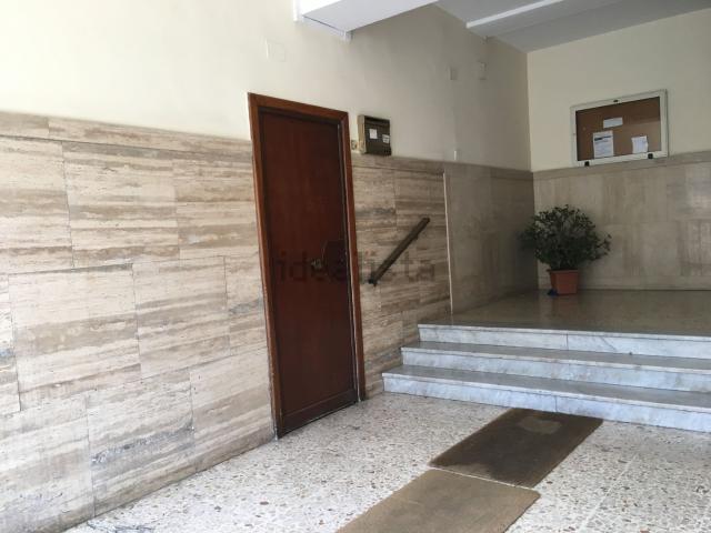 Locale Commerciale in vendita a Municipalità 4, Campania
