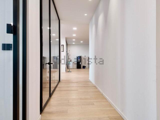 Locale Commerciale in vendita a Marche, Ancona