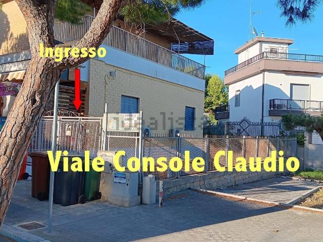 Locale Commerciale in vendita a Siponto, Puglia