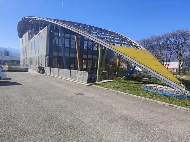Locale Commerciale in vendita a Schio, Veneto