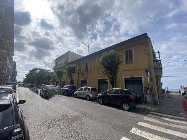 Locale Commerciale in vendita a Mercatello, Salerno