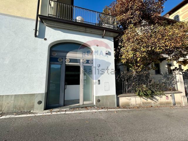 Locale Commerciale in vendita a Lovere, Lombardia