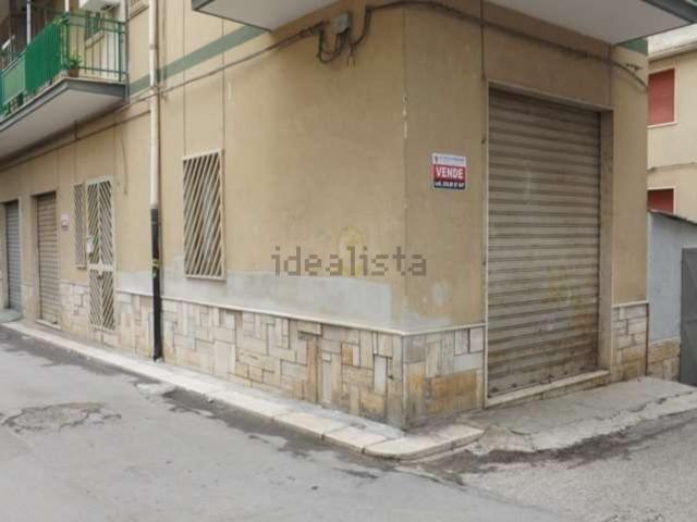 Locale Commerciale in vendita a Canosa di Puglia, Barletta-Andria-Trani