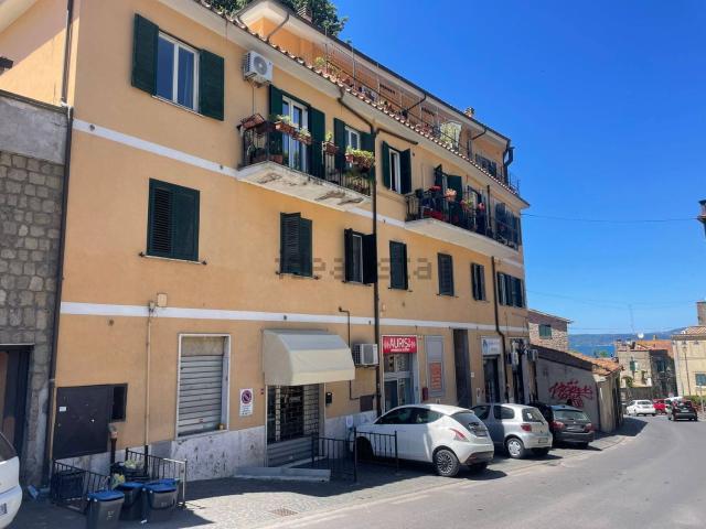 Locale Commerciale in vendita a Centro storico, Anguillara Sabazia