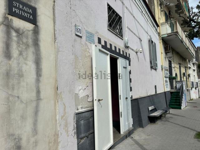 Locale Commerciale in vendita a Sant'Antonio, Torre Del Greco