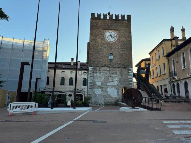 Locale Commerciale in vendita a Mestre-Carpenedo, Venezia